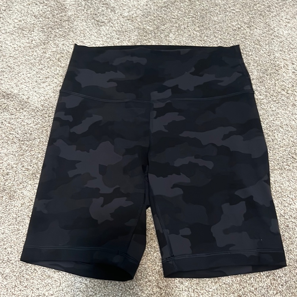 Lululemon wunder train high rise short camo 8 inch. Size 10
